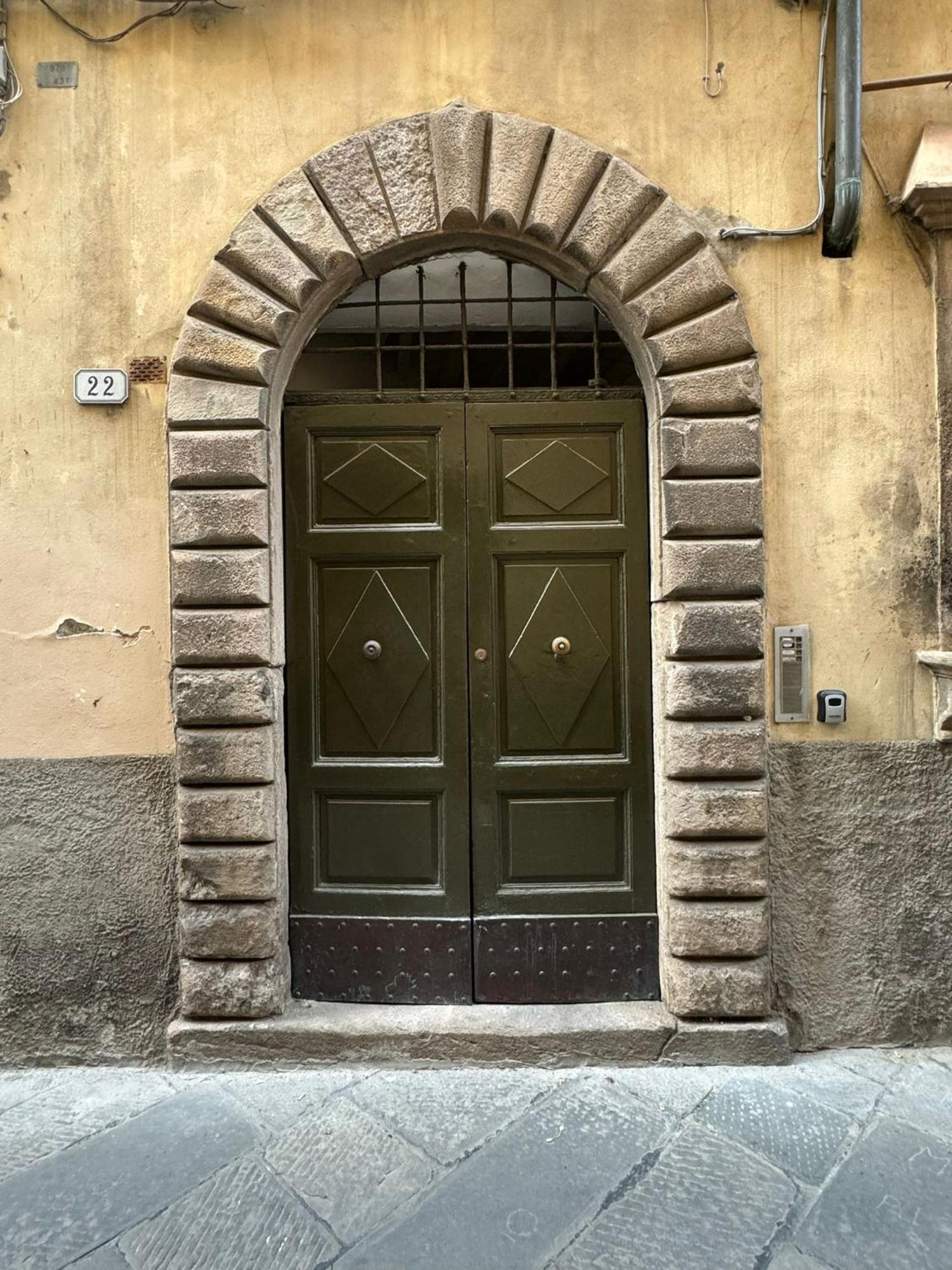 La Casa Del Galletto - At The Top Of The City Lucca Exterior photo
